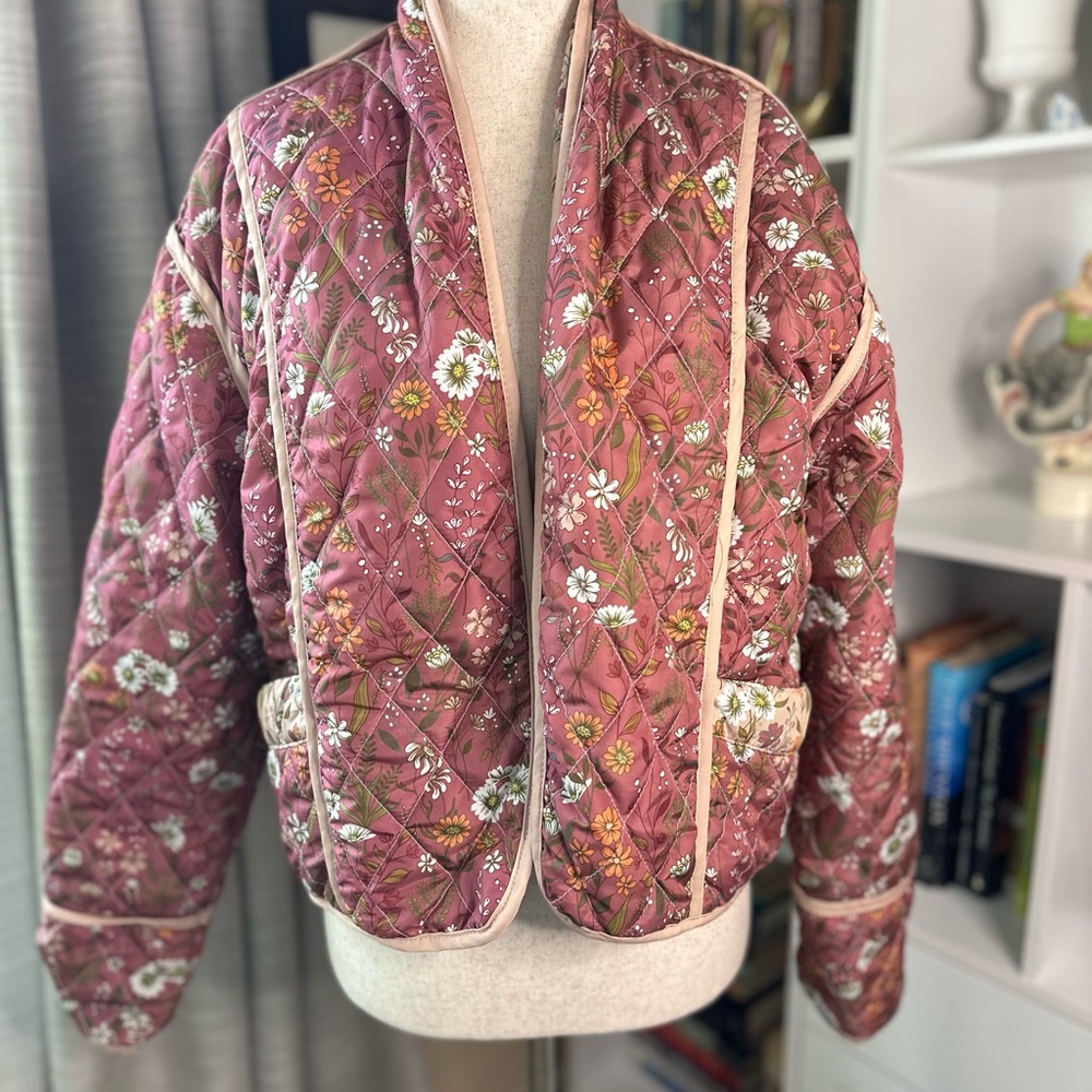 Floral Quilted Women's Jacket - Pink and Cream - Picture 4 of 11